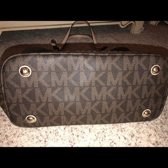 Michael Kors signature logo jet set tote purse - Picture 3 of 3